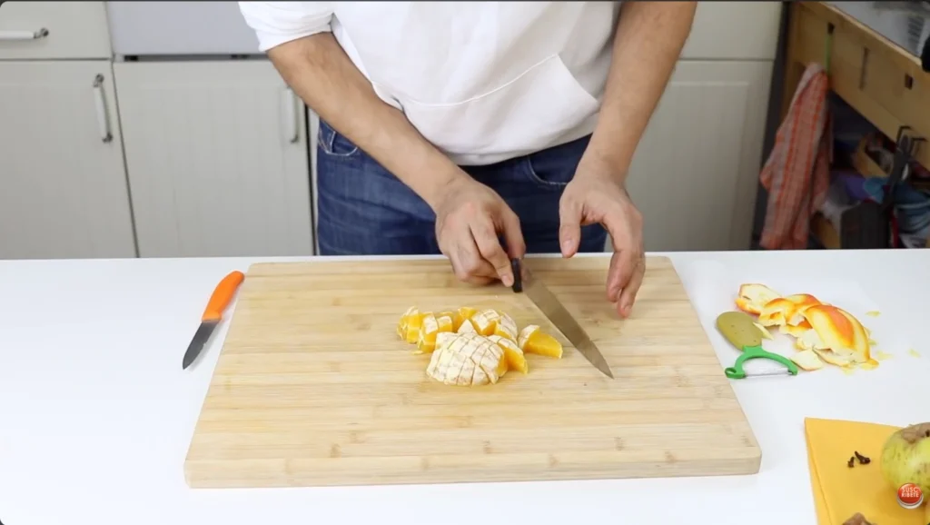Cortar naranjas en trozos
