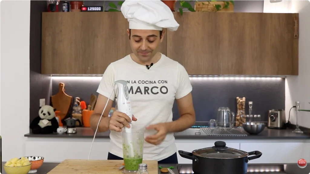 Preparar el pesto de albahaca con licuadora
