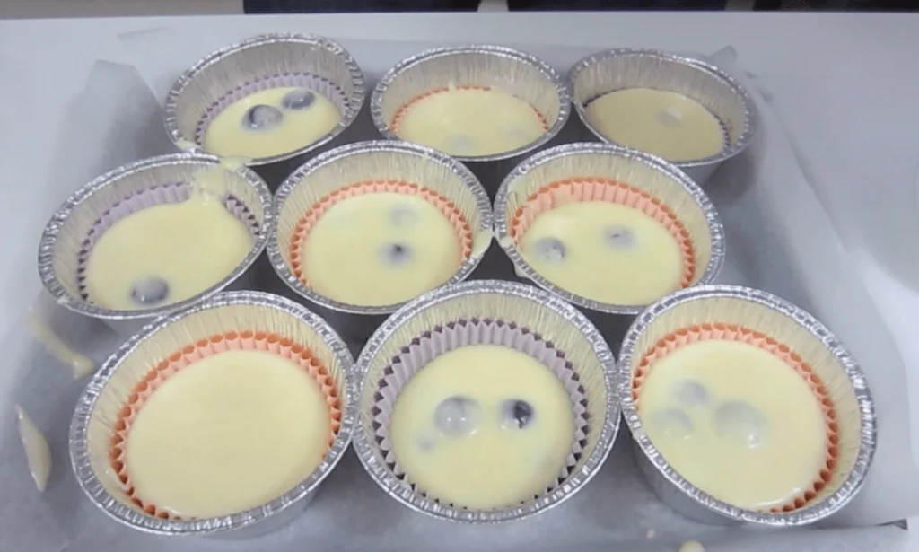 Rellenar moldes muffin de arandanos