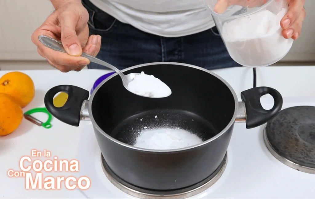 añadir azúcar pasa salsa naranja