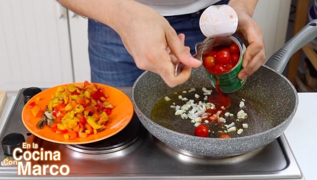 añadir tomates pelados