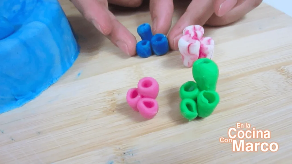 crear decoraciones marinas con pasta de azúcar