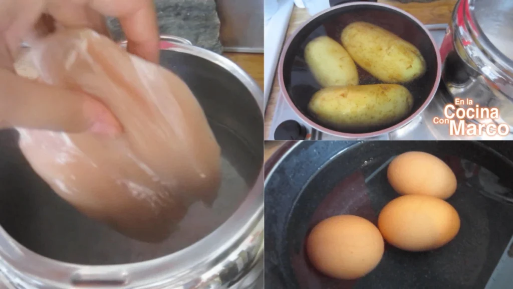 hervir pechuga de pollo, papas y huevos en ollas distintas