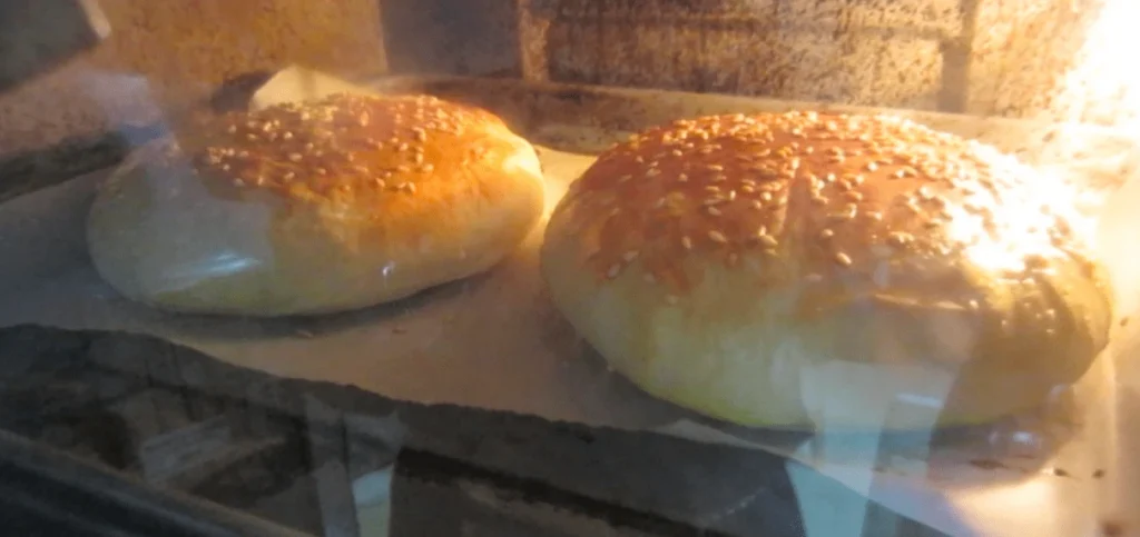 hornear pan para hamburguesas caseras