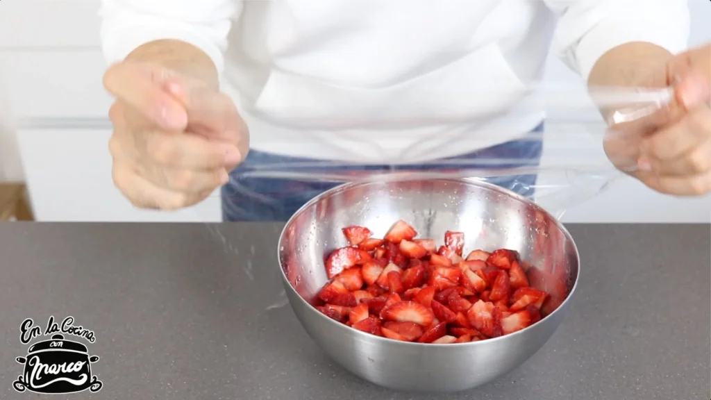 marinar fresas con azúcar y limón