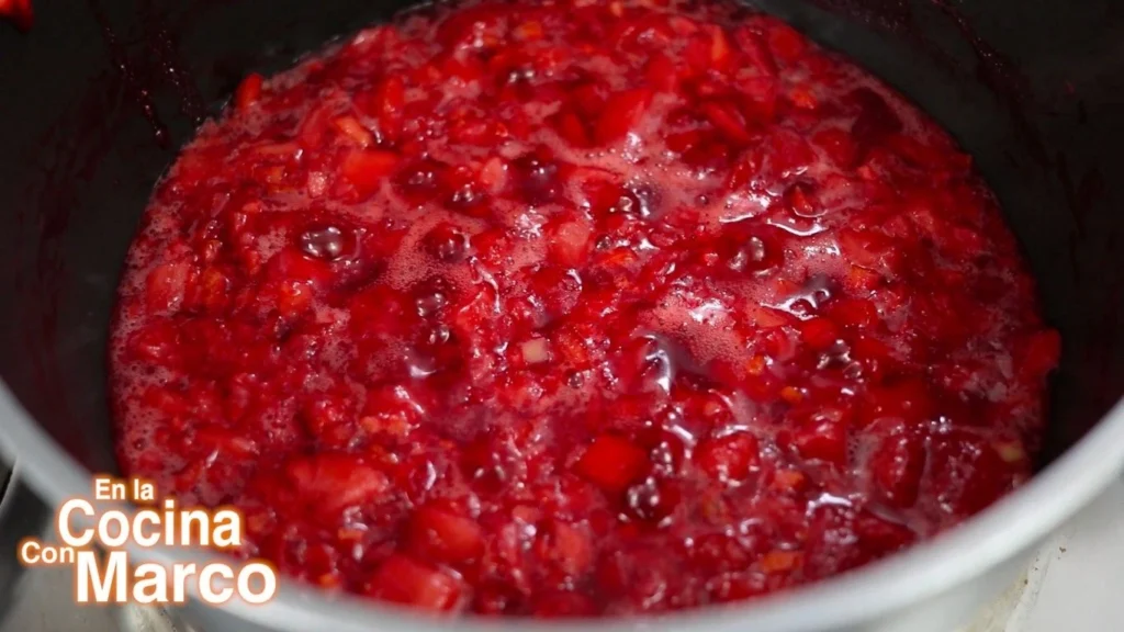 mermelada de frescas casi lista