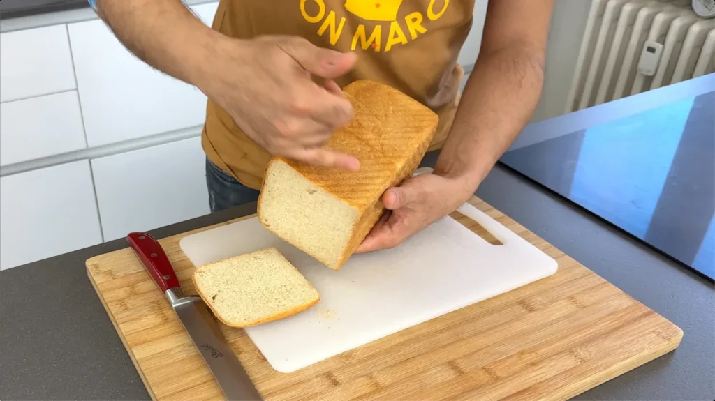 Pan de molde listo para cortar