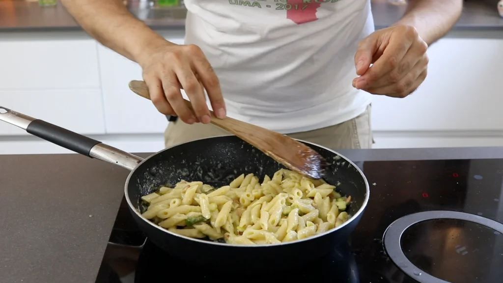 añadir la pasta