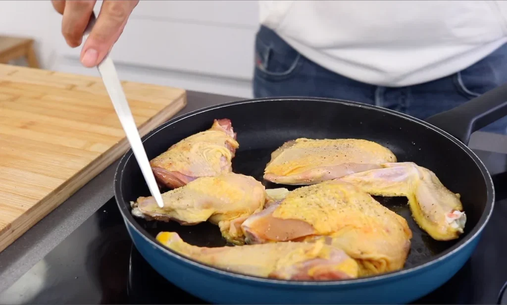 dorar pollo en la sartén